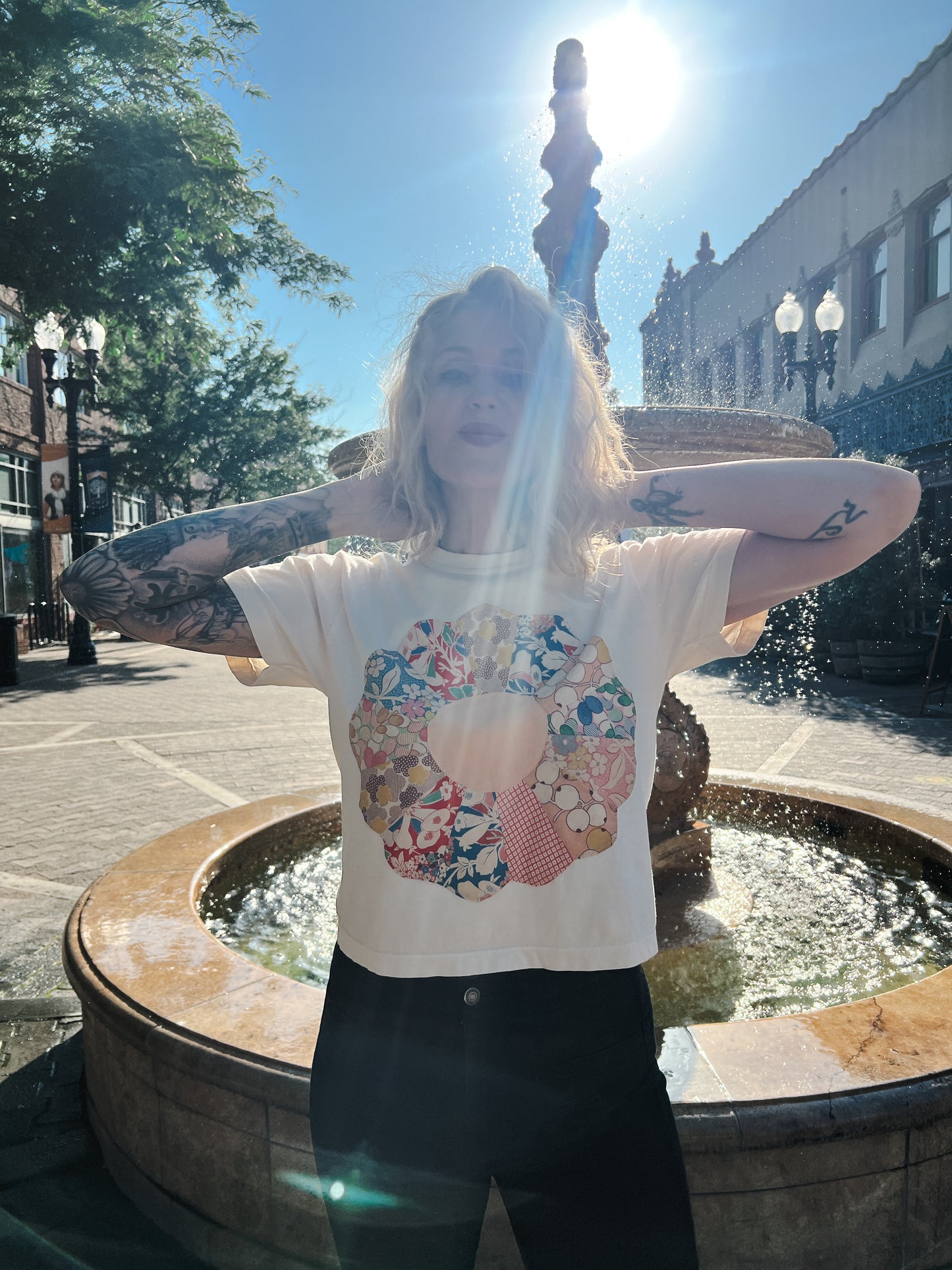 BOXY CROP MIHITABEL DAISY TEE