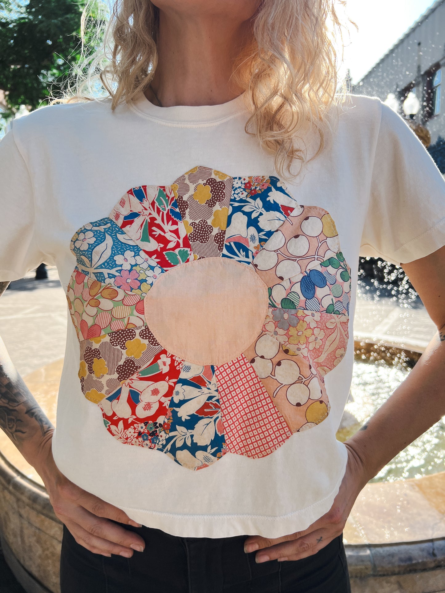 BOXY CROP MIHITABEL DAISY TEE