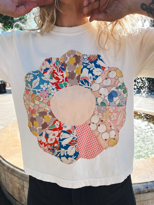 BOXY CROP MIHITABEL DAISY TEE