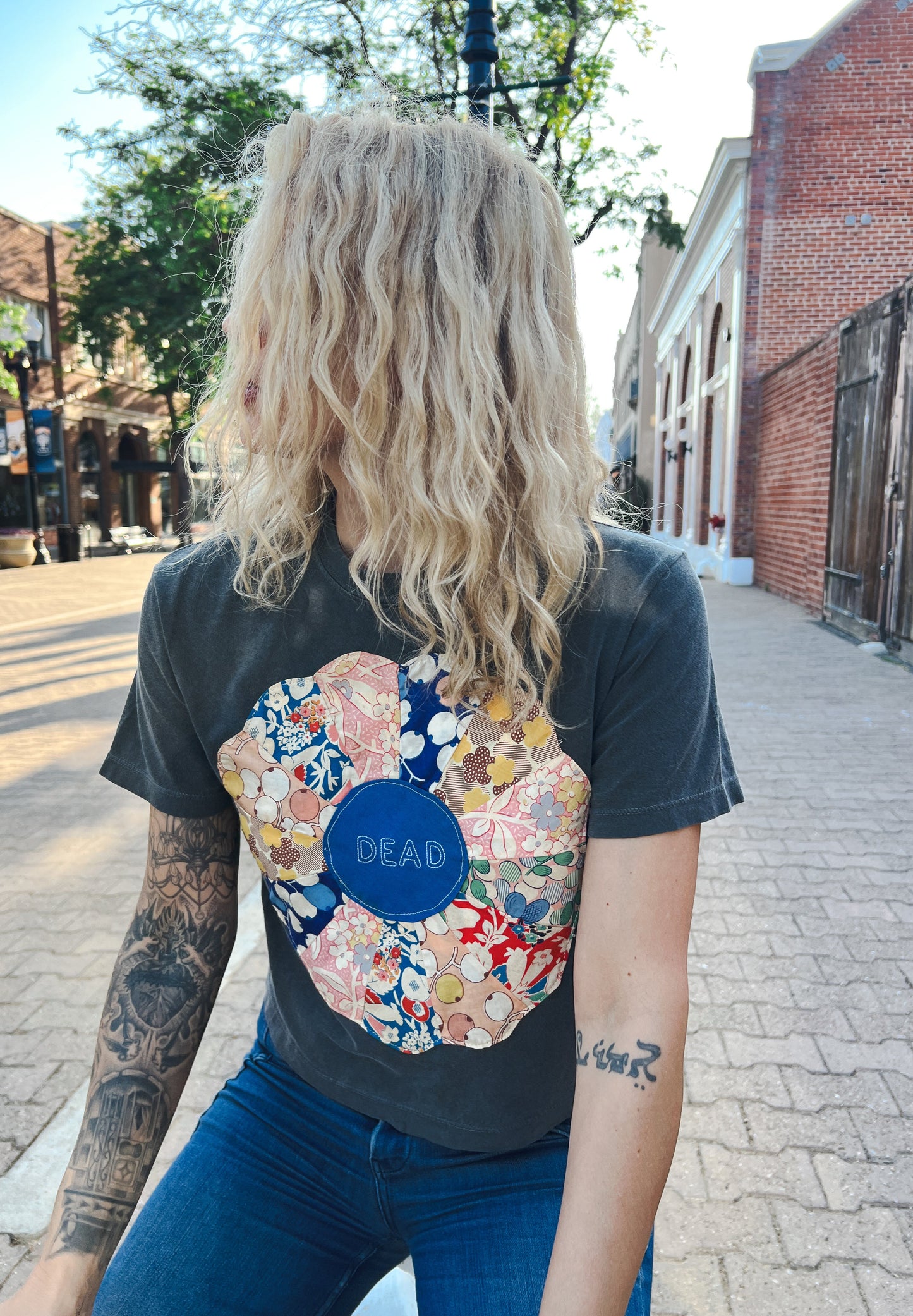 DAISY DEAD TEE (BOXY CROP)