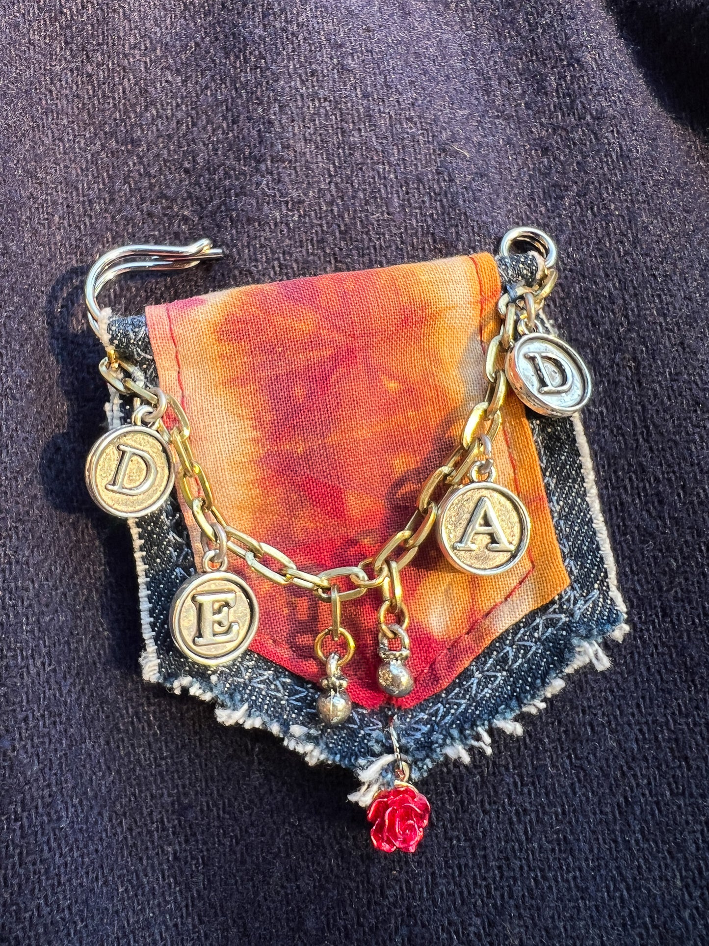 MIHITABEL DYED GRILLCLOTH BROOCH