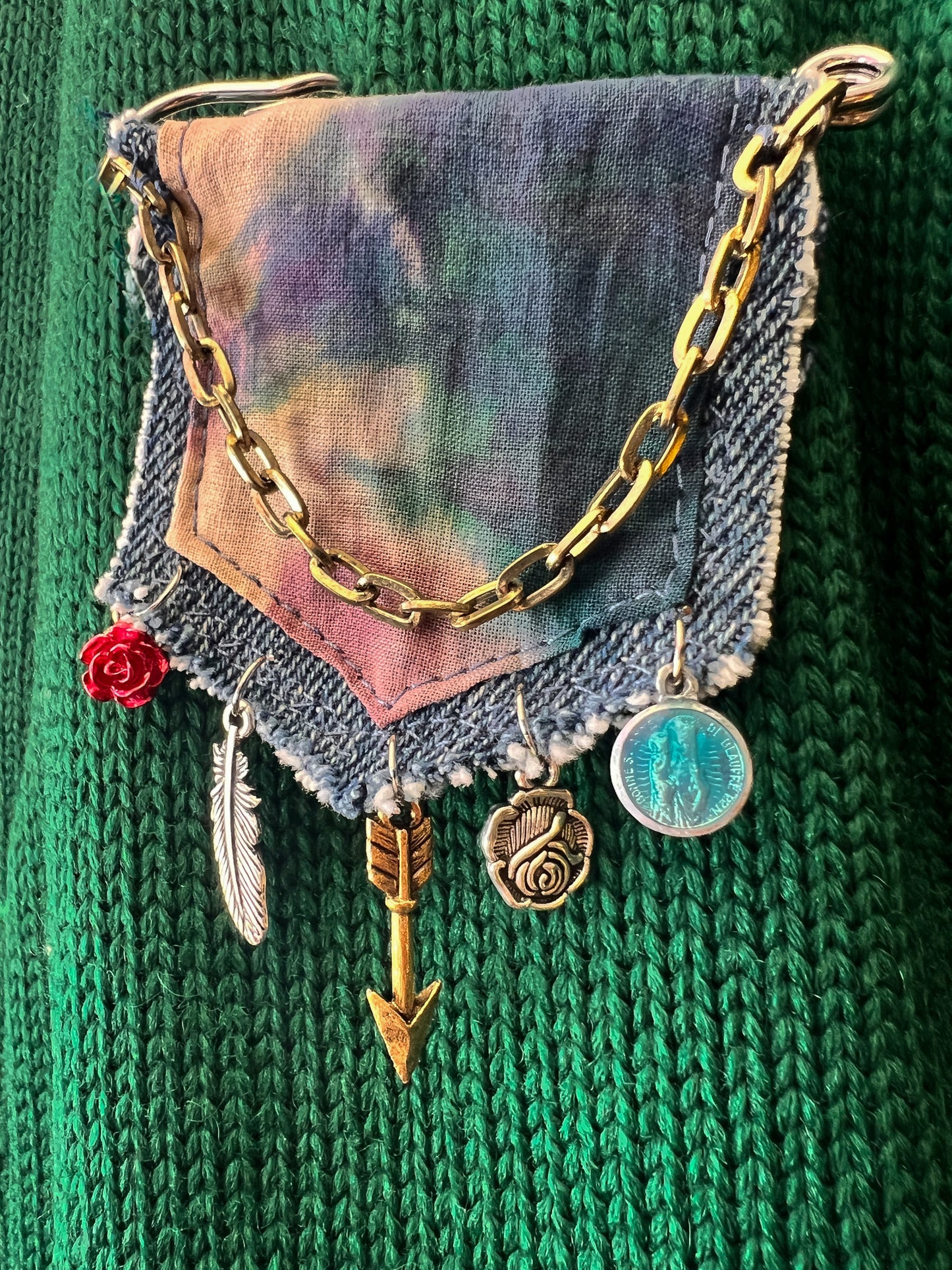 MIHITABEL DYED GRILLCLOTH BROOCH