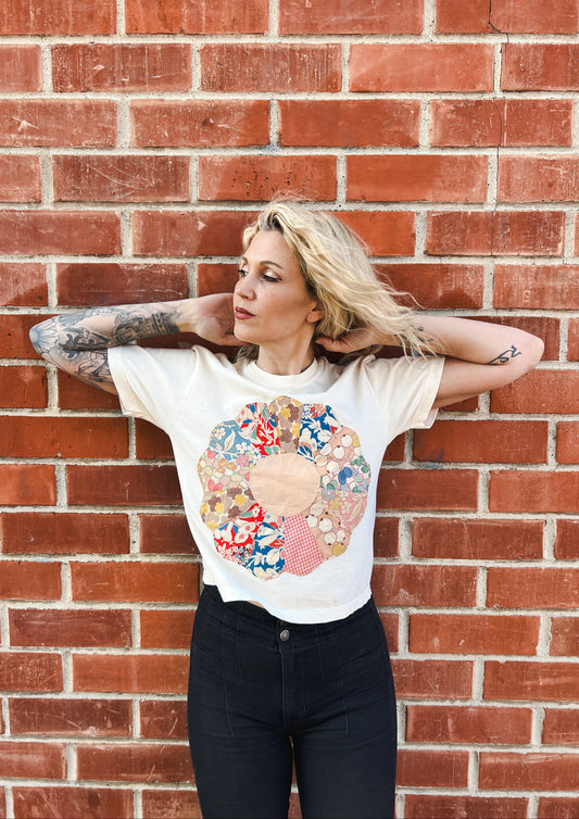 BOXY CROP MIHITABEL DAISY TEE