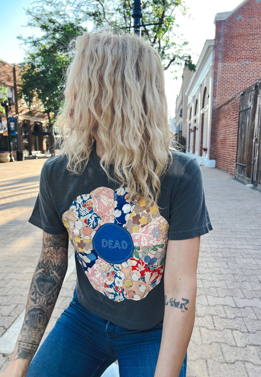 DAISY DEAD TEE (BOXY CROP)